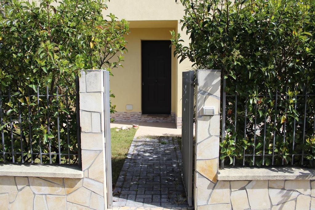 Casa Vacanze Roccella Beach Campofelice Di Roccella Exterior photo