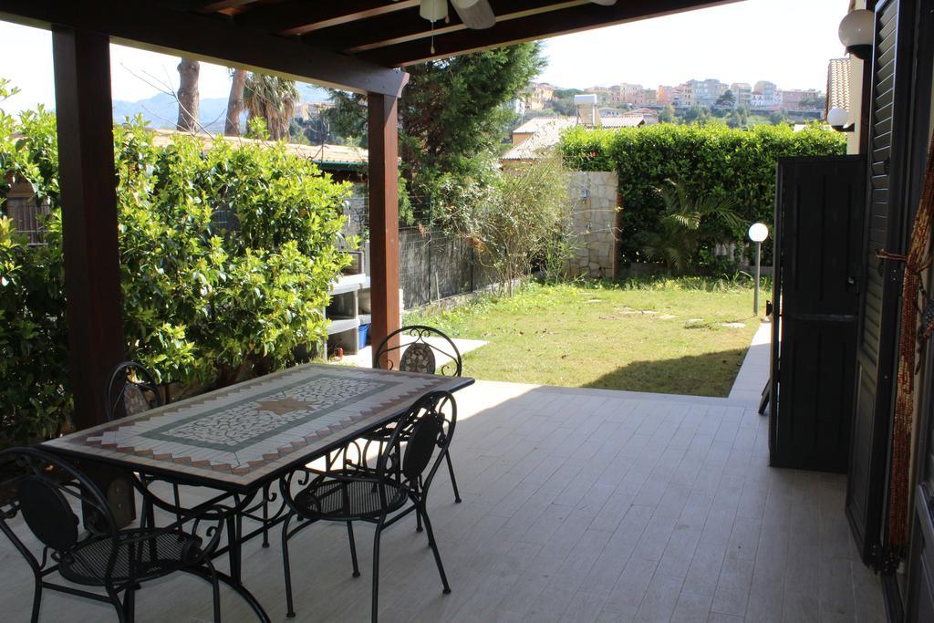 Casa Vacanze Roccella Beach Campofelice Di Roccella Exterior photo