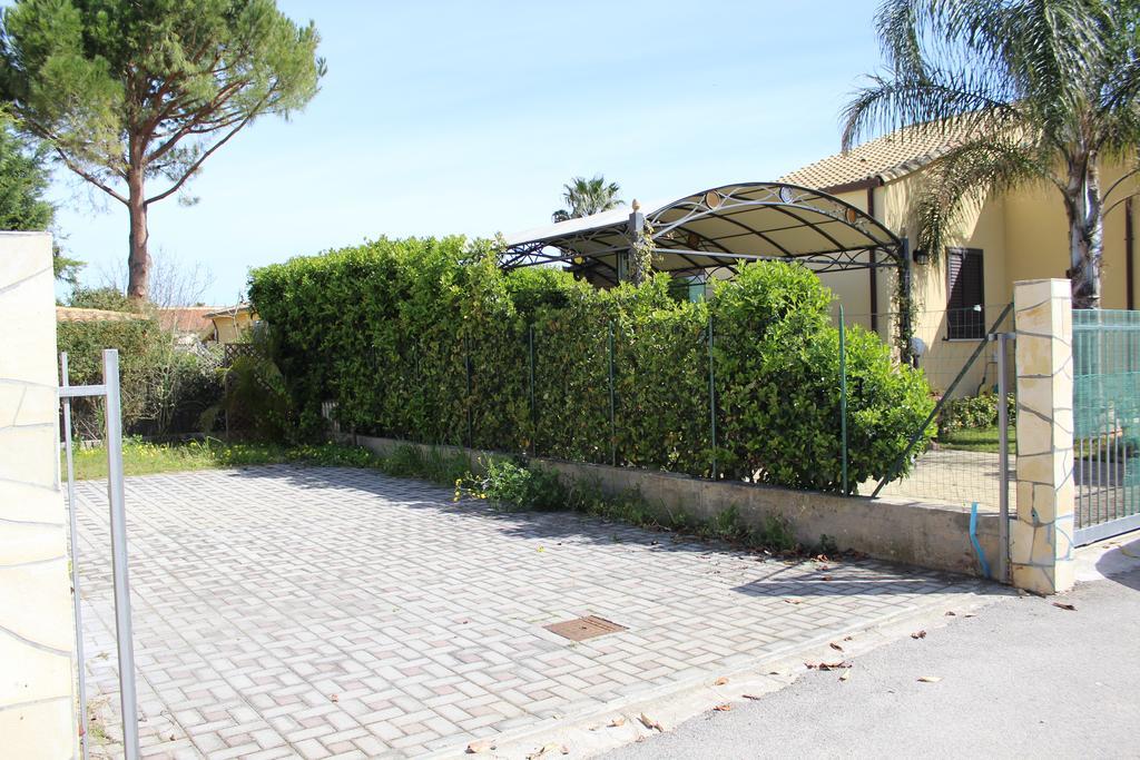 Casa Vacanze Roccella Beach Campofelice Di Roccella Exterior photo